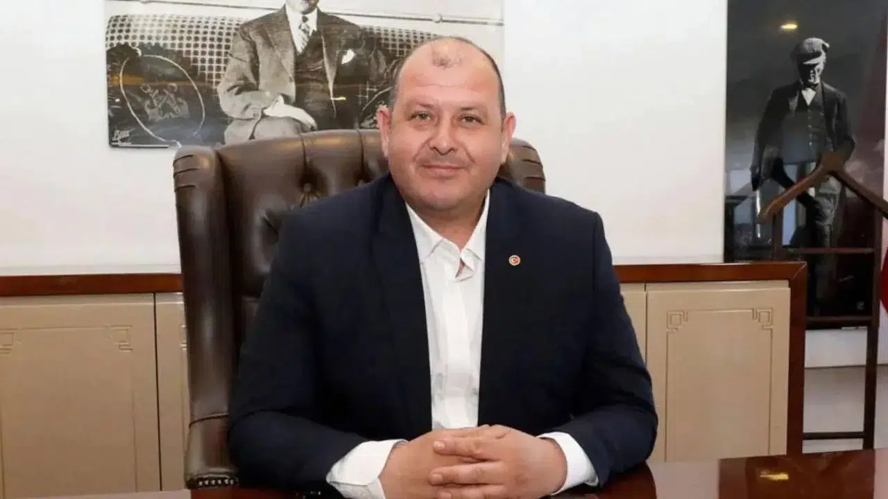 İzmir'de Belediye Başkanı Çiçek, altı suçlamadan tutuklandı ve görevden alındı