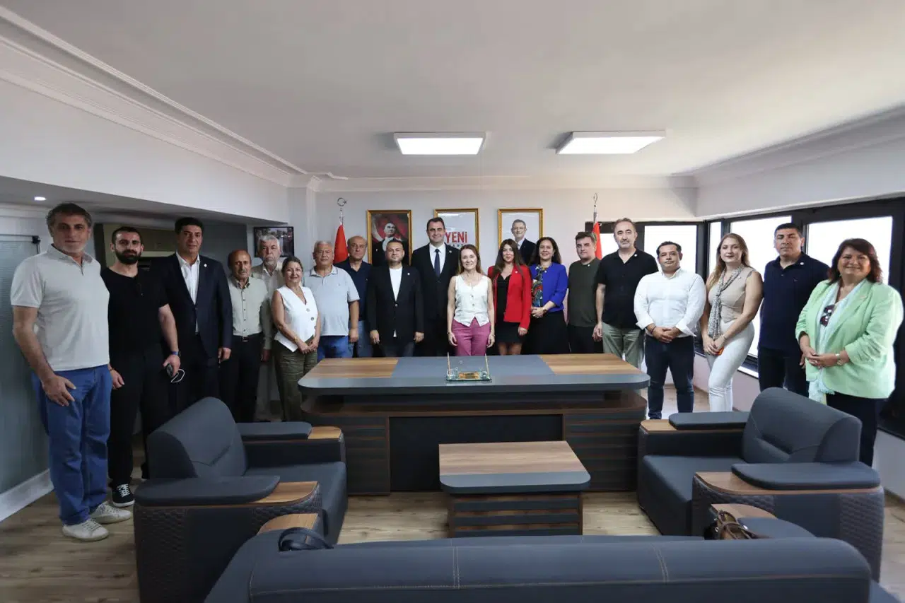 Nilüfer Çınarlı Mutlu ve Meclis Üyeleri'nin YENİ Parti'ye Katılımı