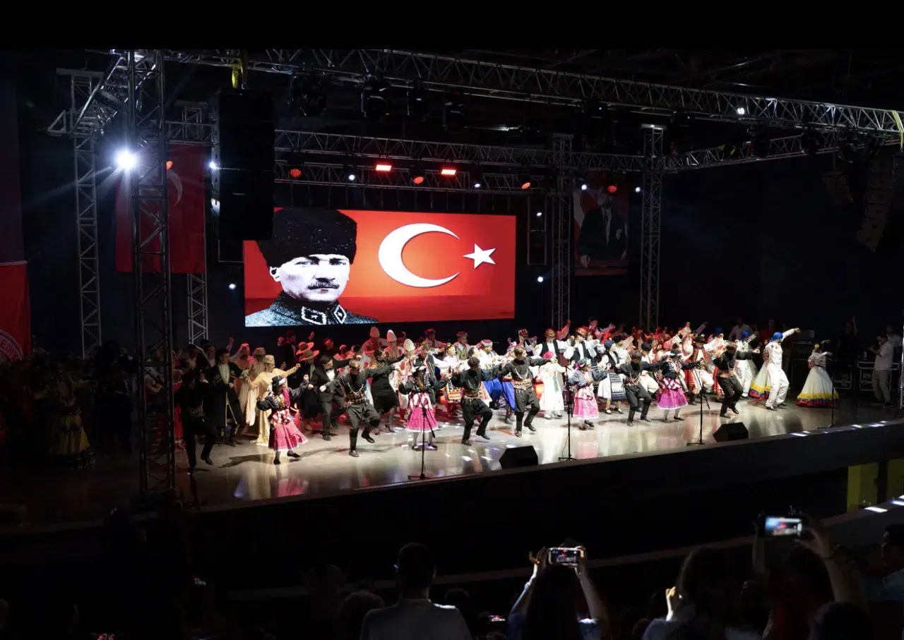 Balçova’da 30 Ağustos Coşkusu Dünyanın Renkleriyle Buluştu