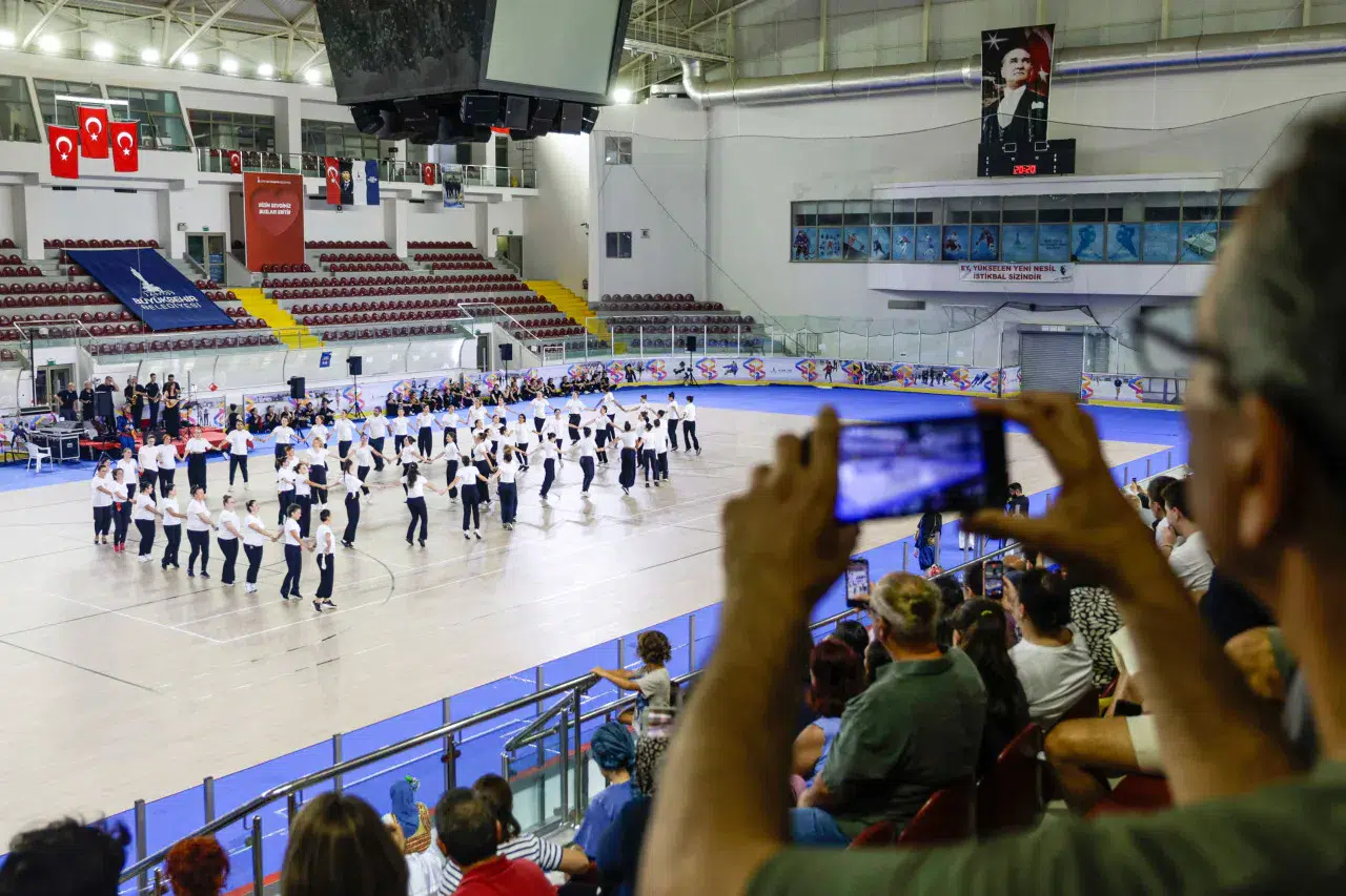 Büyükşehir’in Balkan dansları kursunda coşkulu final
