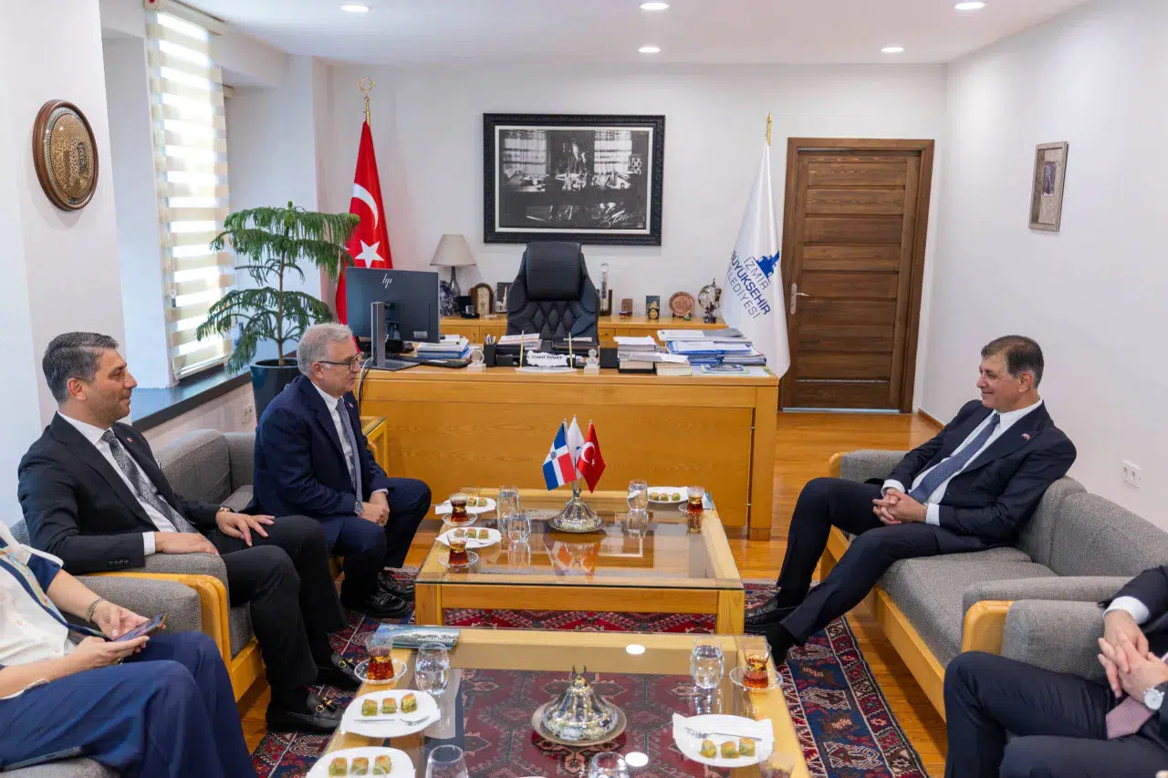 Büyükelçi Lora’dan Başkan Tugay’a ziyaret