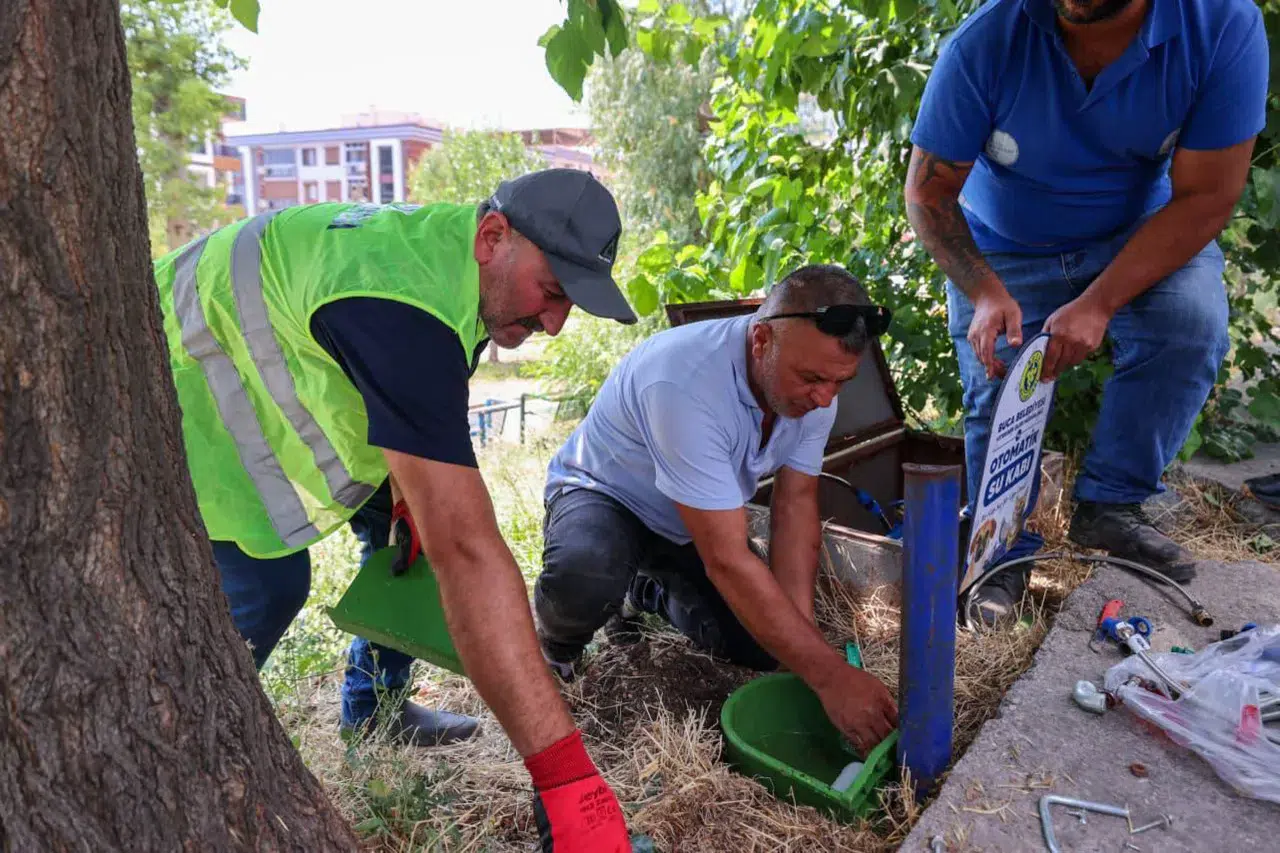 Buca’da Parklara Otomatik Su Kapları Yerleştirildi