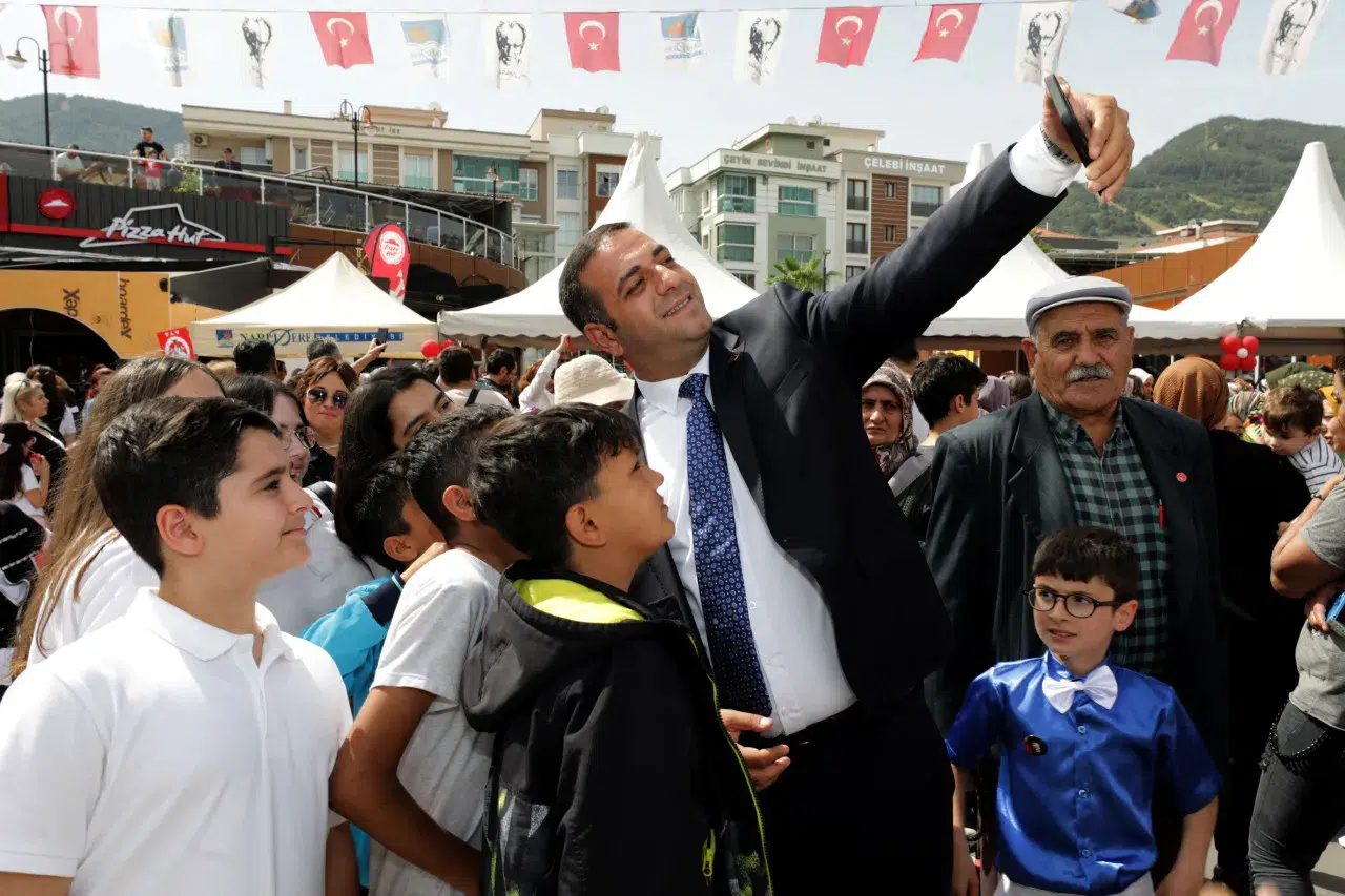 Narlıdere Belediyesi’nden Okul Bahçelerinde Temizlik Çalışması
