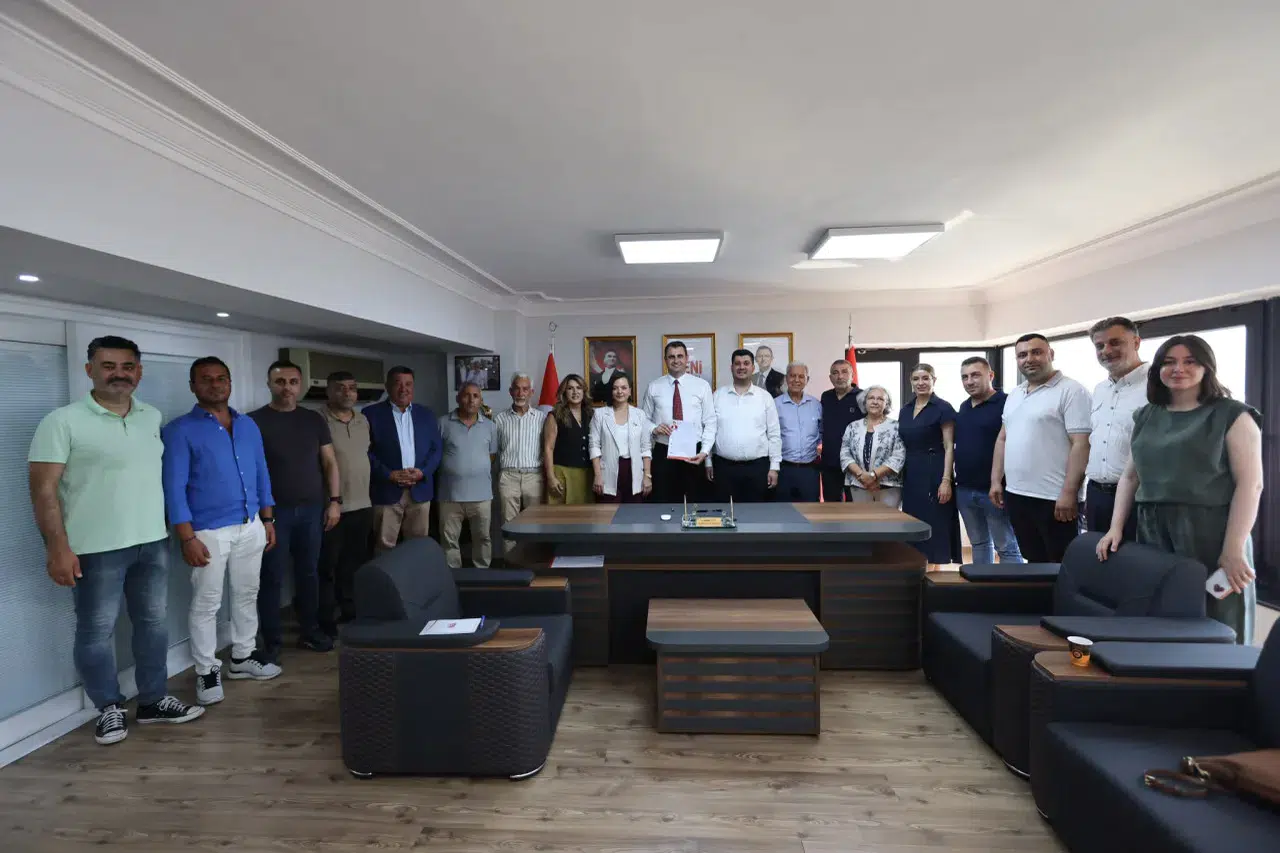 Helil Kınay ve Meclis Üyelerine Rozet Takıldı