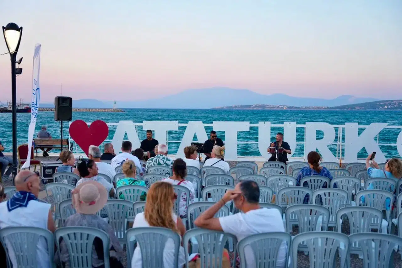 Gün Batımı Konserleri, baştan sona yenilenen Çiftlikköy Sahili’nde
