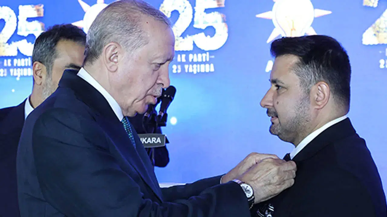 AKP'ye geçen Çırpanoğlu: 20 yılda atılmayan asfaltı 2,5 yılda attım