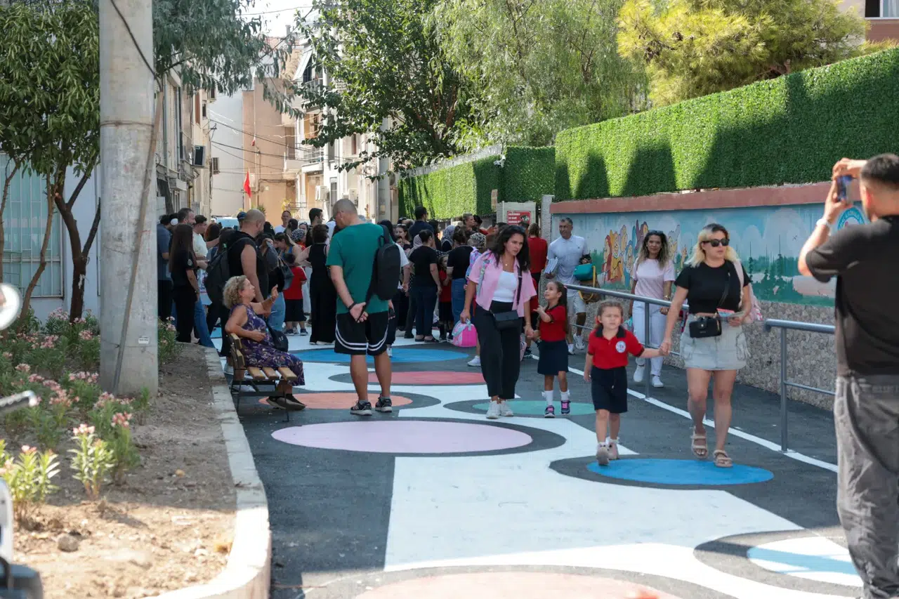Konaklı öğrencilere ‘renkli yol’ sürprizi