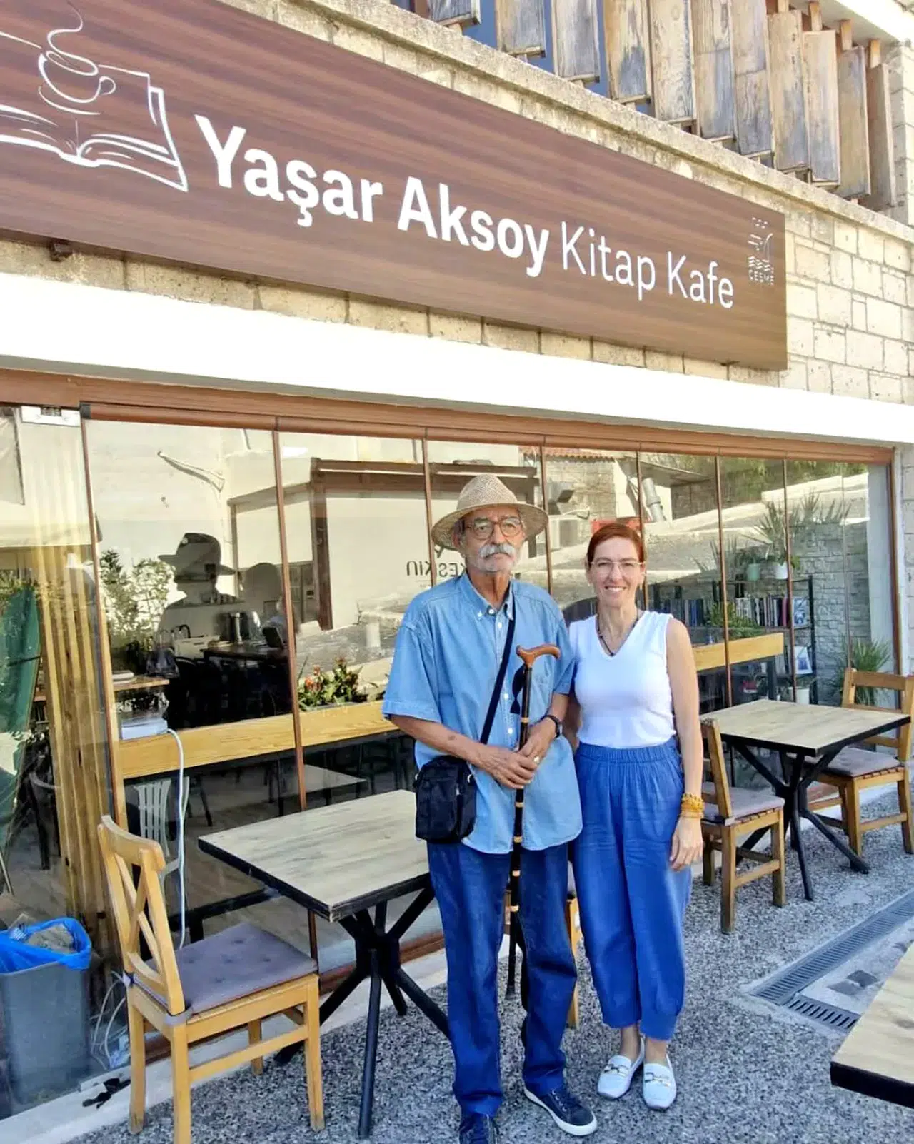 Yaşar Aksoy’dan kendi adını taşıyan Kitap Kafe’ye duygusal ziyaret