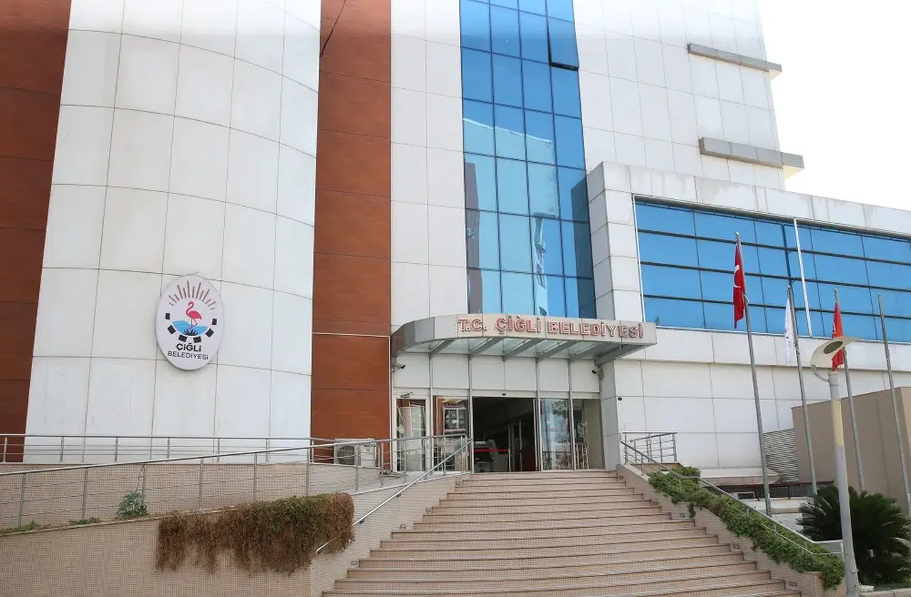 Çiğli Belediyesi'ne silahlı saldırı: Can kaybı yok, soruşturma başlatıldı