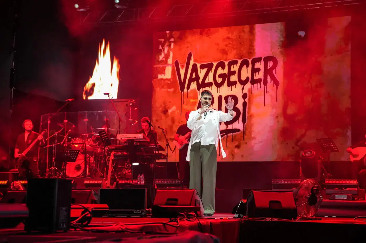 Semicenk ve “İki Kişilik Oyun” ile fuarda sanat dolu gece