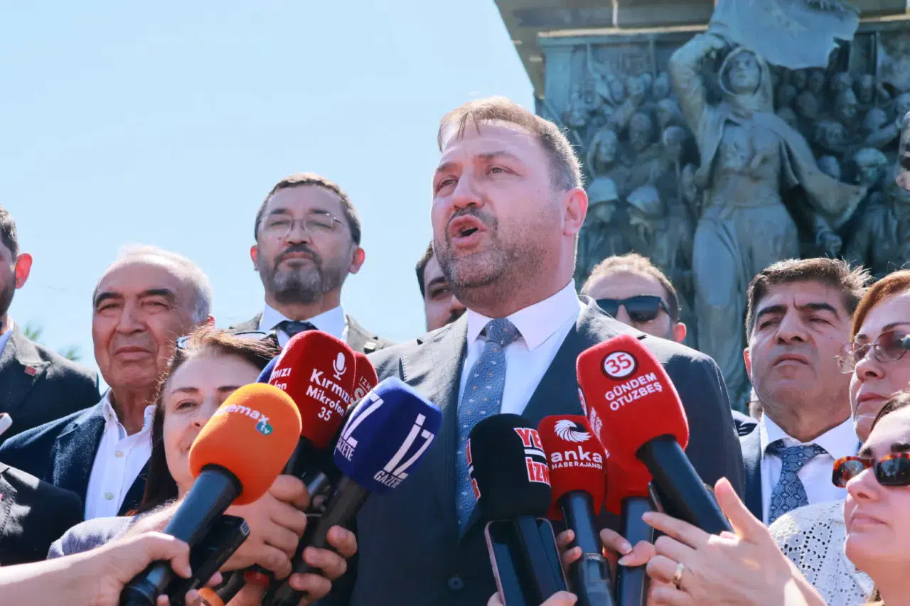 "İZMİR KILIÇDAROĞLU’NU YİNE BAĞRINA BASTI"