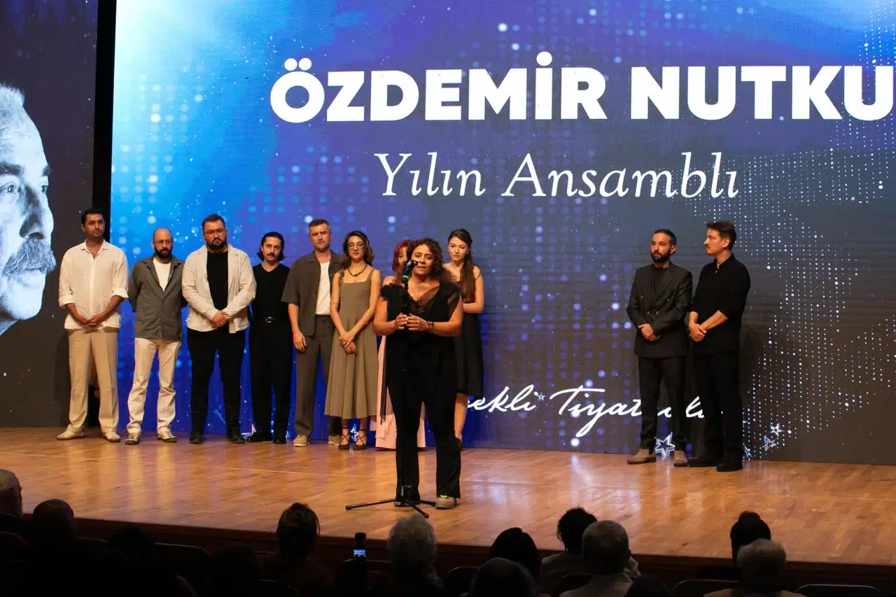 İzBBŞT, Özdemir Nutku Tiyatro Ödülleri’nden dört ödülle döndü