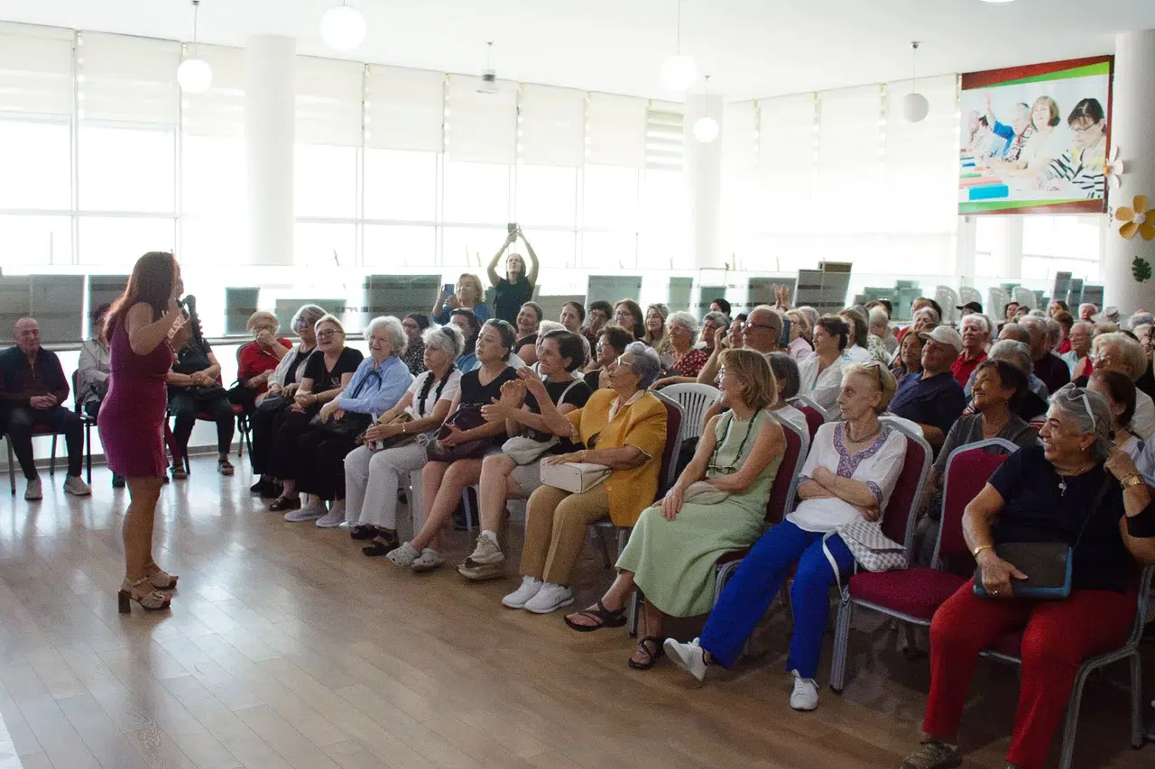 Karşıyaka’da Alzheimer’la yaşam konuşuldu