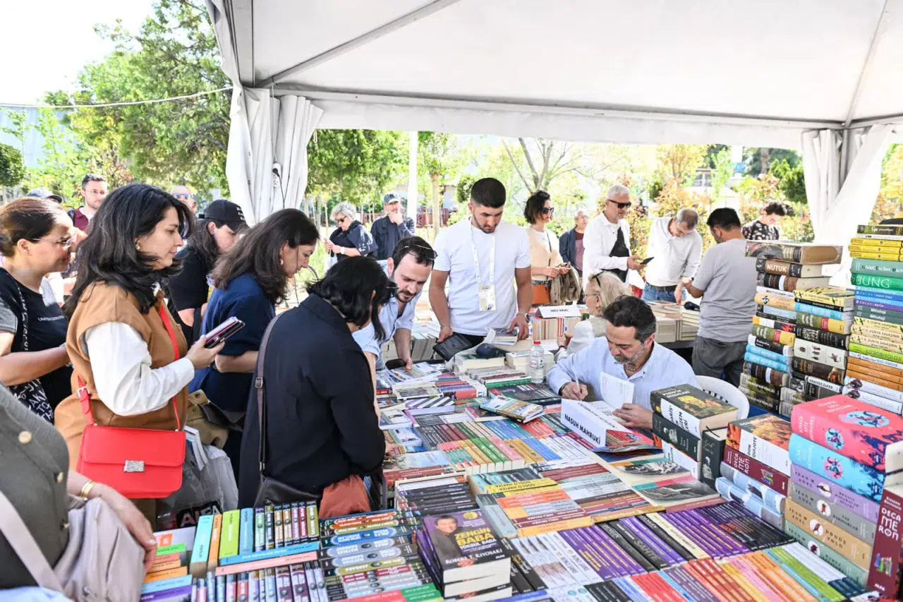 İZKİTAP sonbaharda Kültürpark’ta