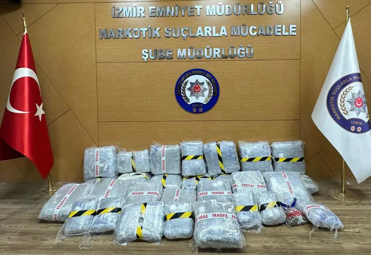 İzmir'de 80 kilogram esrar ele geçirildi, şüpheli tutuklandı