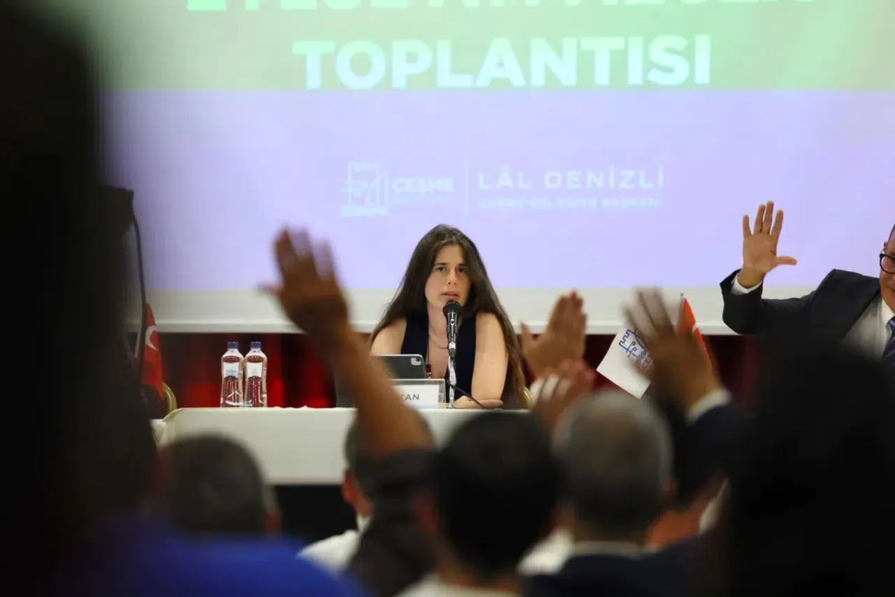 Çeşme Meclisi’nden sokak hayvanları, gençler ve yaş almış vatandaşlar için önemli kararlar
