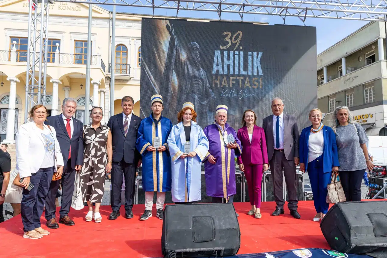 İzmir’de esnafın bayramı coşkuyla kutlandı
