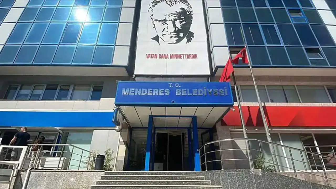Menderes Belediyesi soruşturmasında avukat Elifnur Gürcü gözaltına alındı