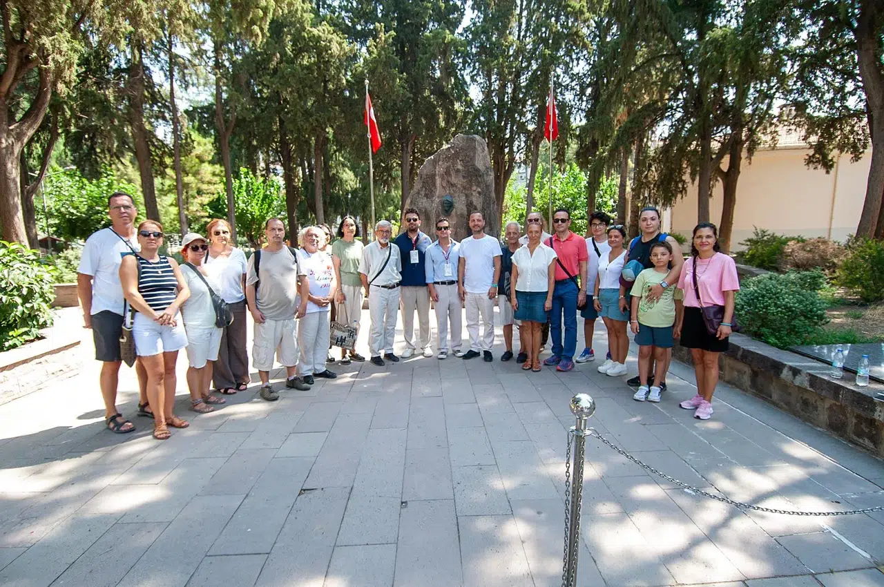‘Atatürk’ün Adımlarıyla Karşıyaka’ turlarına yoğun ilgi