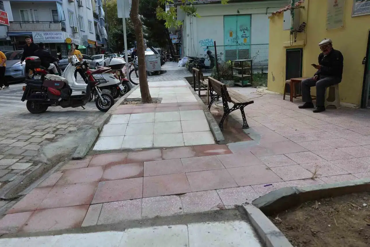 Manisa’da tarihi dokuya estetik dokunuş: Türbe çevresi yenilendi