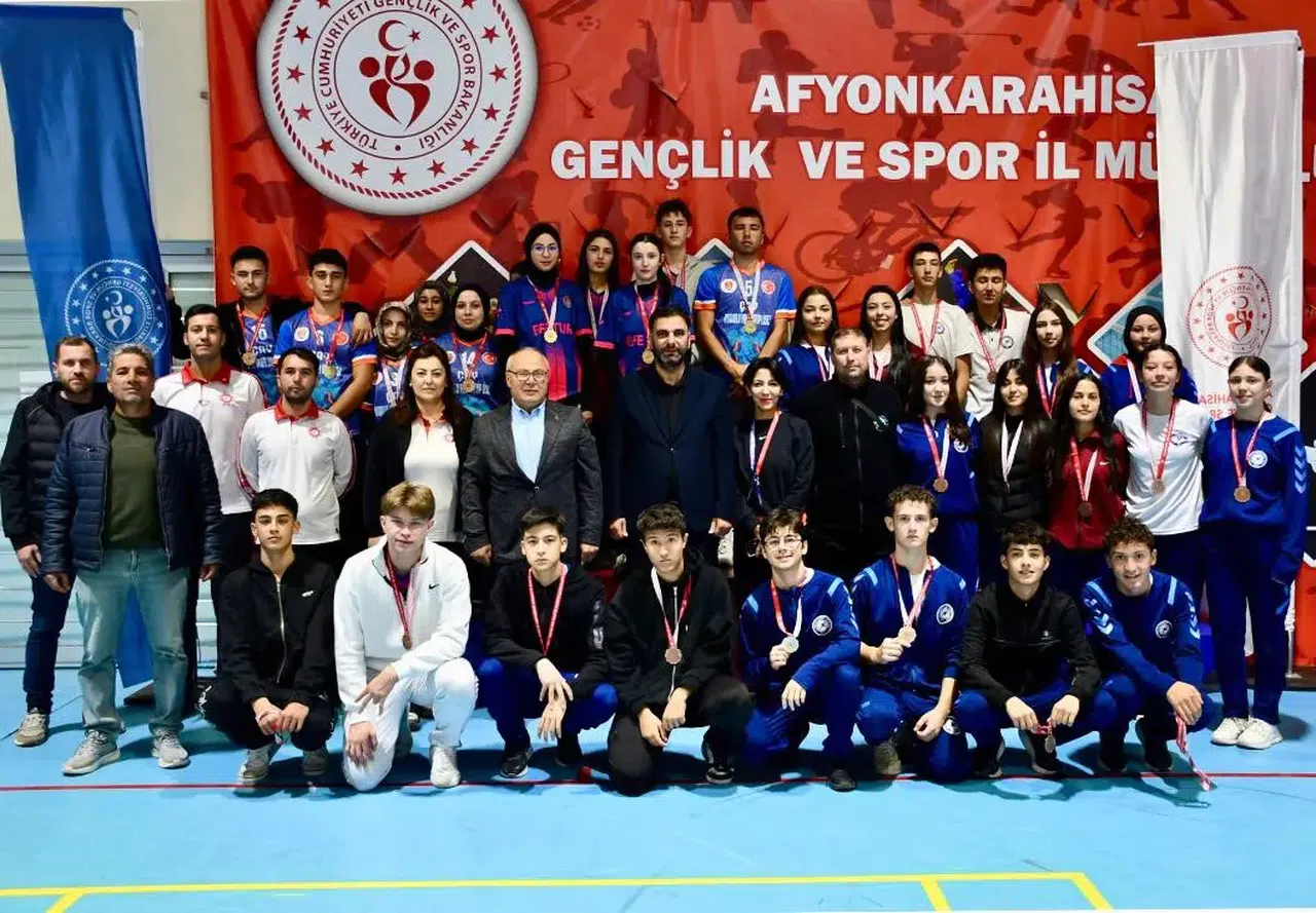 Afyonkarahisar'da curling heyecanı zirvede: Şimşek rüzgarı esti