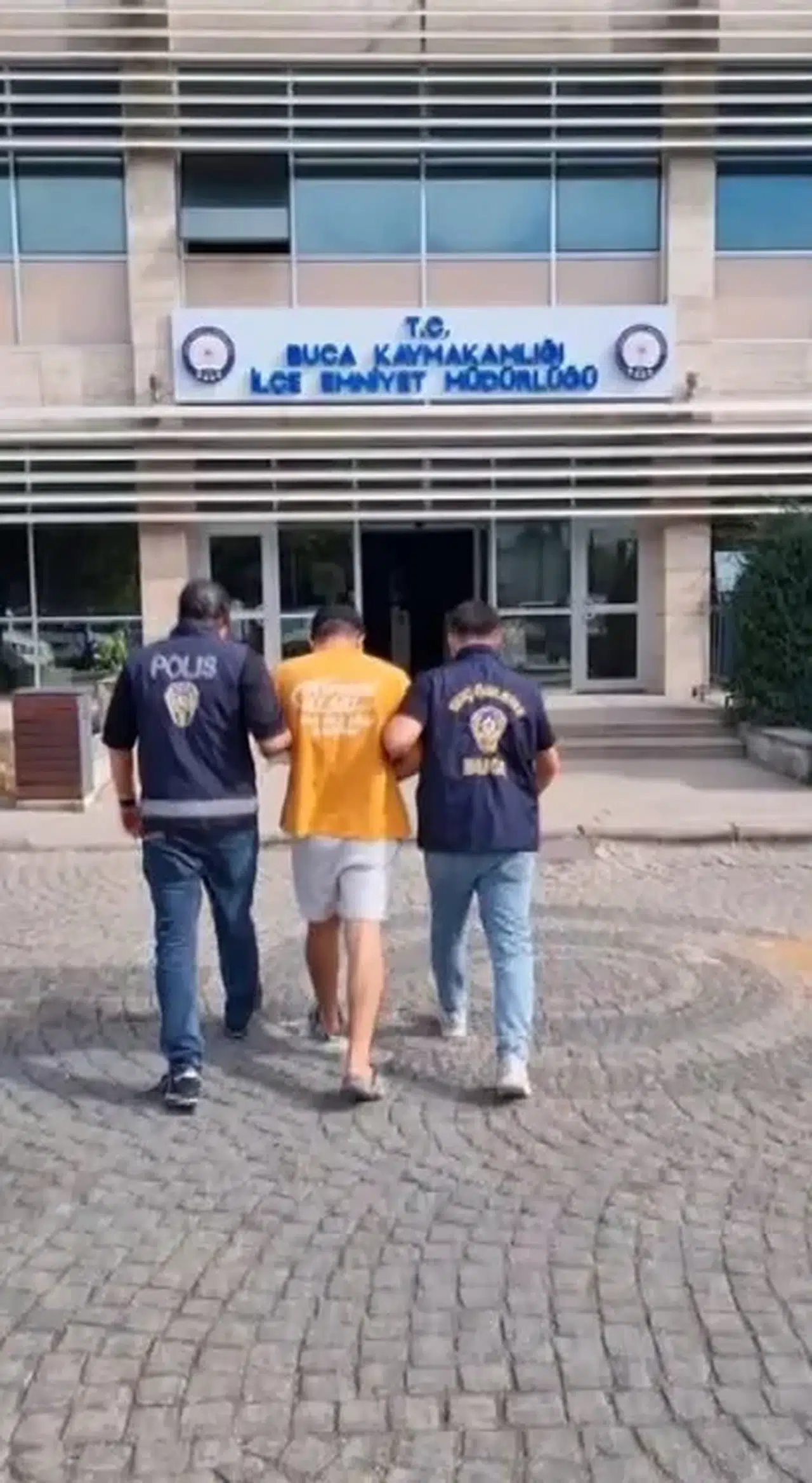 Buca’da suç dosyası kabarık iki firari polisin takibinden kaçamadı