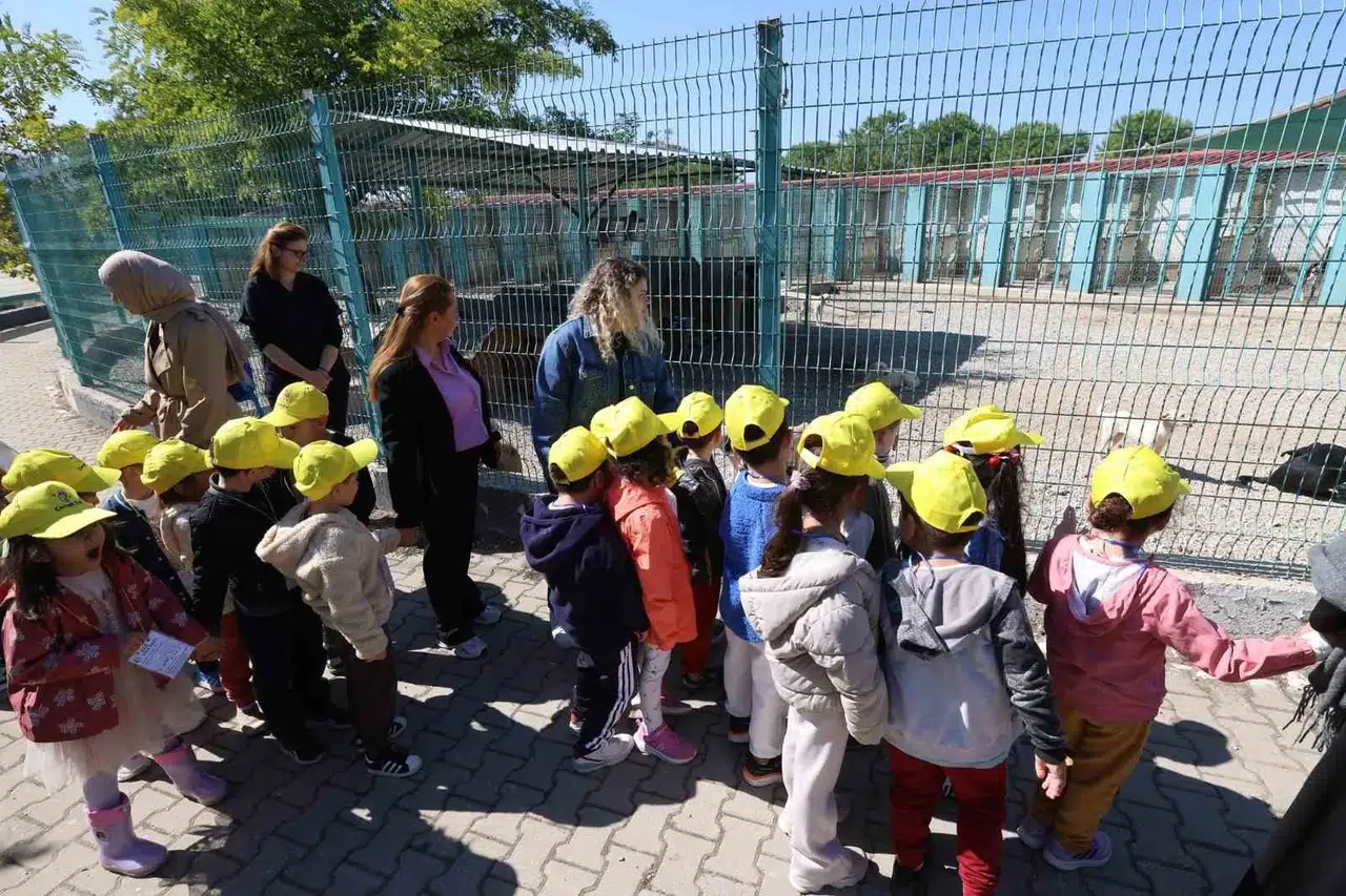 Miniklerden anlamlı ziyaret: Şanslı Patiler’de sevgi dolu anlar
