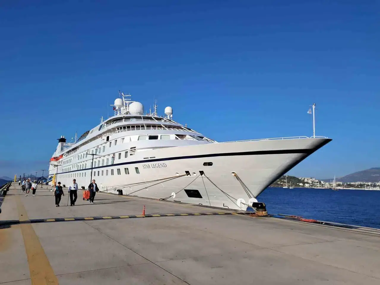 Bodrum limanında lüks rüzgar: Star Legend 300 yolcusuyla demir attı