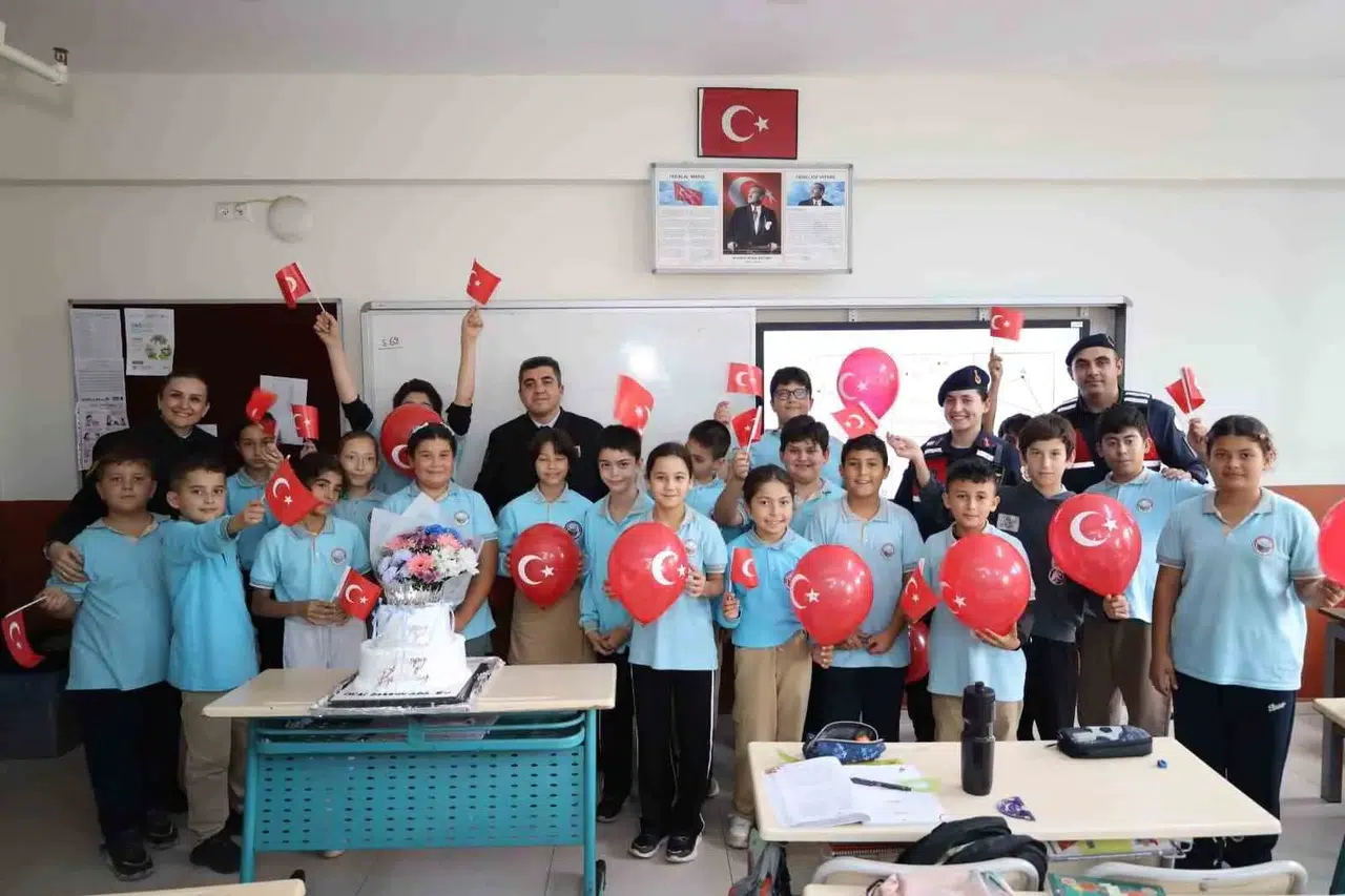 Kahraman babanın emaneti Ada Su’ya jandarmadan duygusal sürpriz