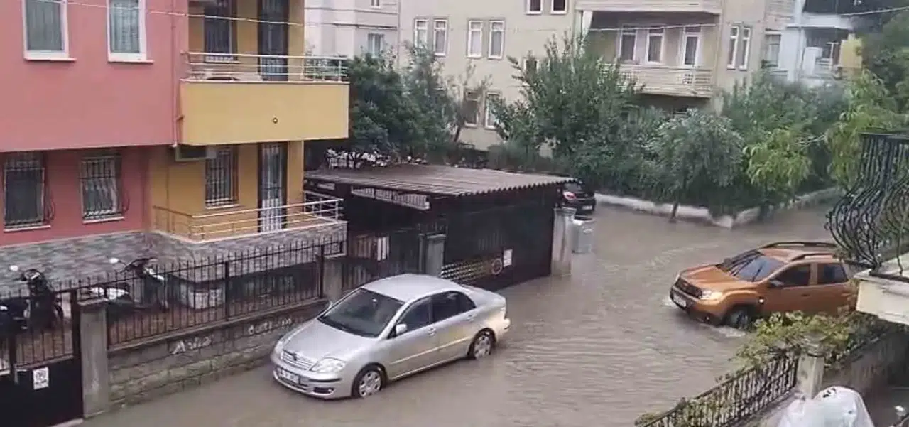 Fethiye'de gökyüzü boşaldı: Tarım arazileri ve evler sular altında kaldı