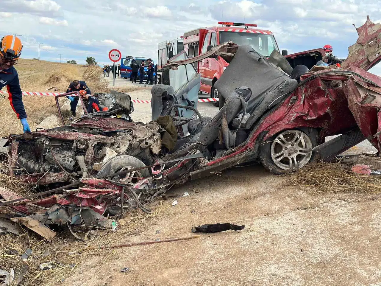 Uşak yolunda acı bilanço: Aynı aileden üç kişi feci kazada can verdi