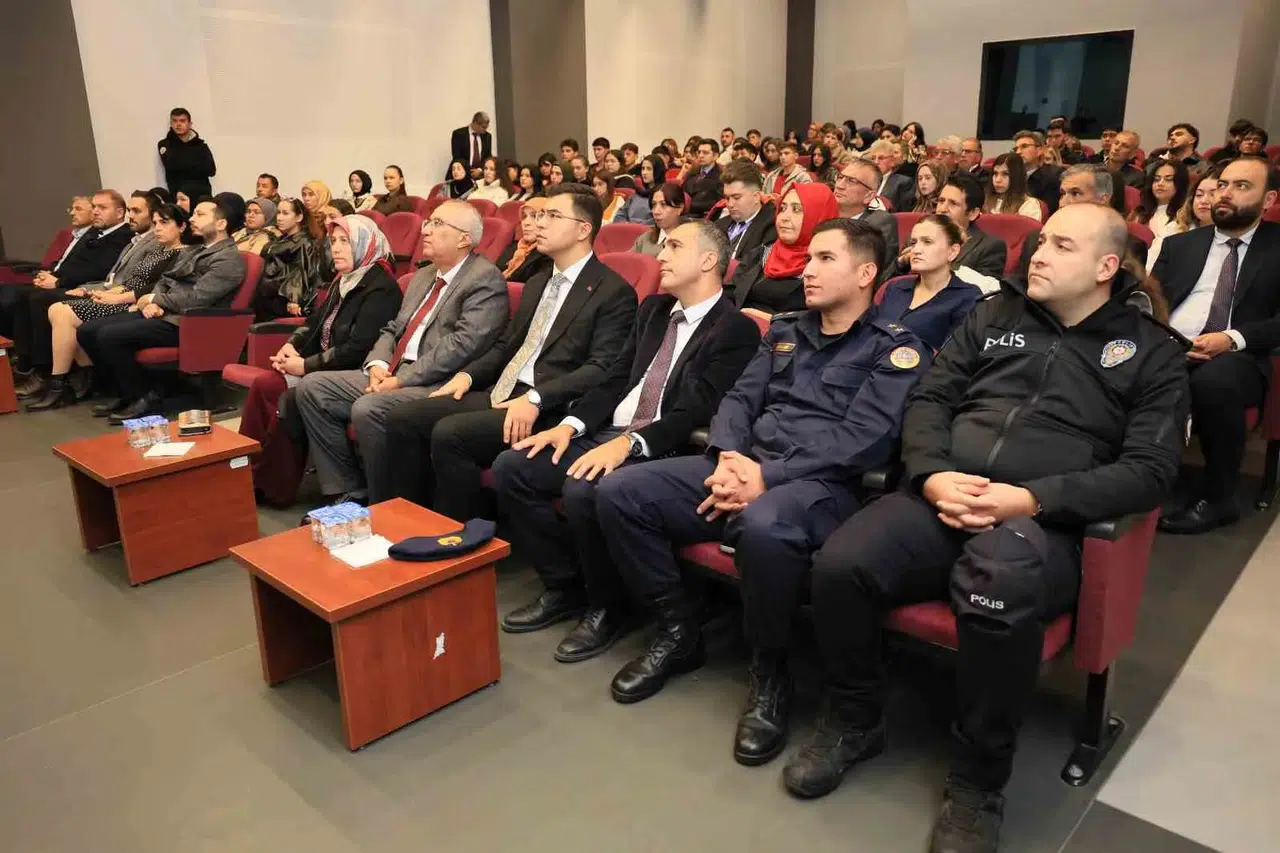 Çameli’de aile kurumunun geleceği masaya yatırıldı: Modern dünyada bağları korumak