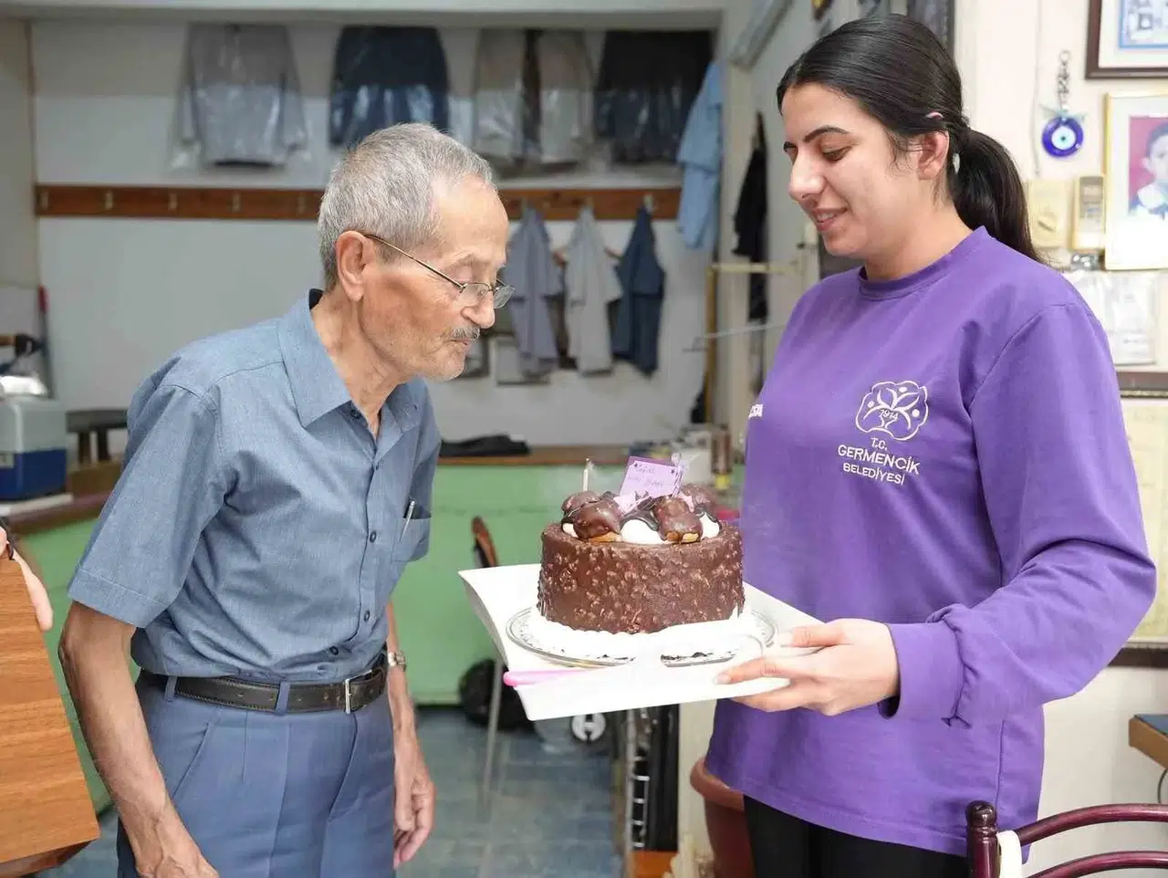 Germencik’te vefa dolu kutlama: 67 yıllık emeğe özel hediye