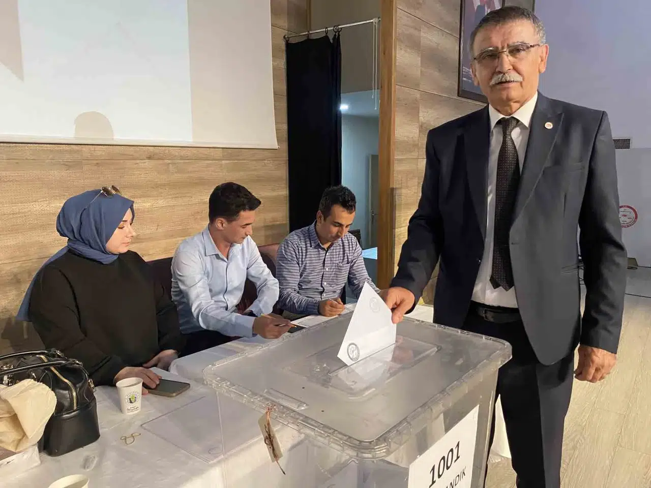 Alaşehir’de Yeni Parti dönemi: Sandıktan güvenoyu çıktı