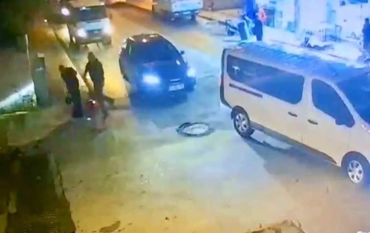 Bodrum'da skuterli gencin tehlikeli sürüşü sürücüyü çileden çıkardı: Önce hayatını kurtardı, sonra darp etti