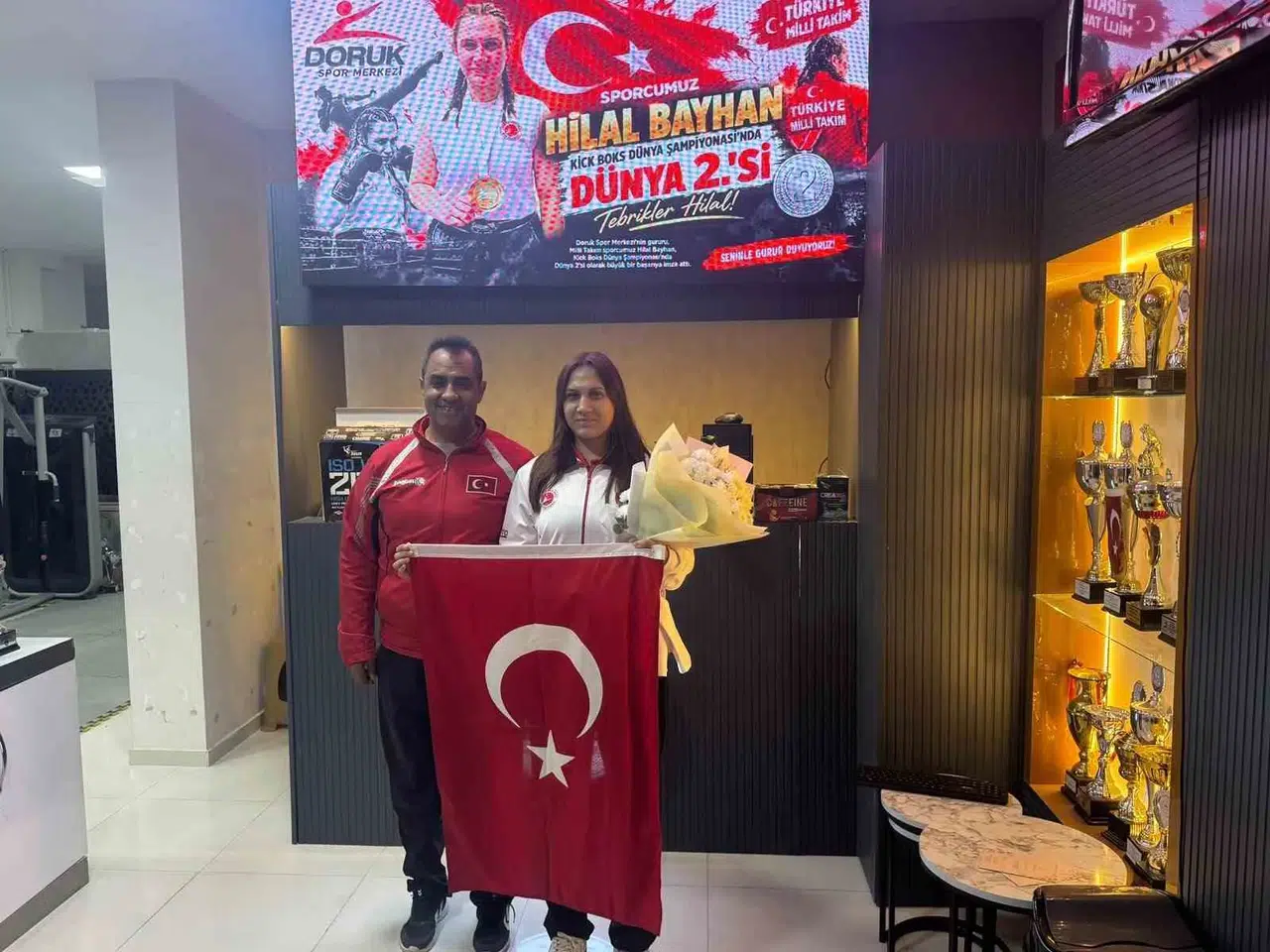 Denizli’nin gururu Hilal Bayhan dünya ikinciliğiyle döndü: Meşalelerle karşılandı