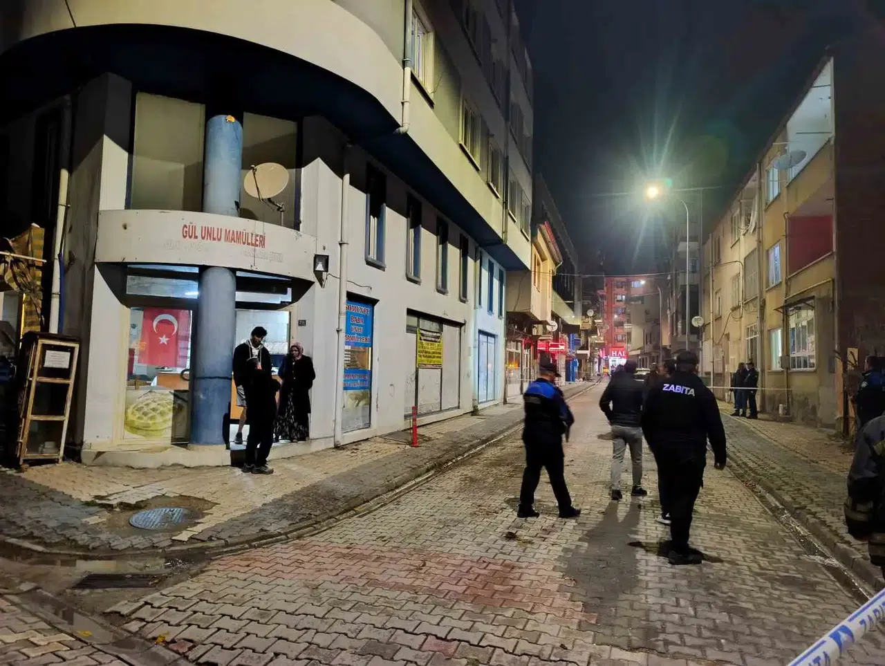 Afyonkarahisar'da fırın duvarındaki çatlaklar paniğe neden oldu: 4 katlı bina tahliye edildi