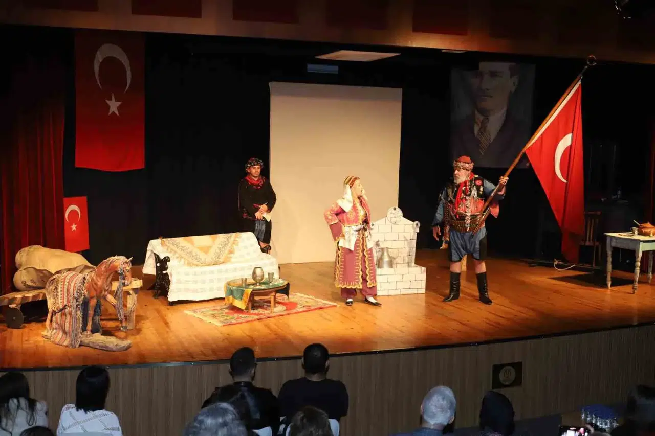 Nazilli sahnelerinde Milli Mücadele destanı: Kadın kahramanlar unutulmadı