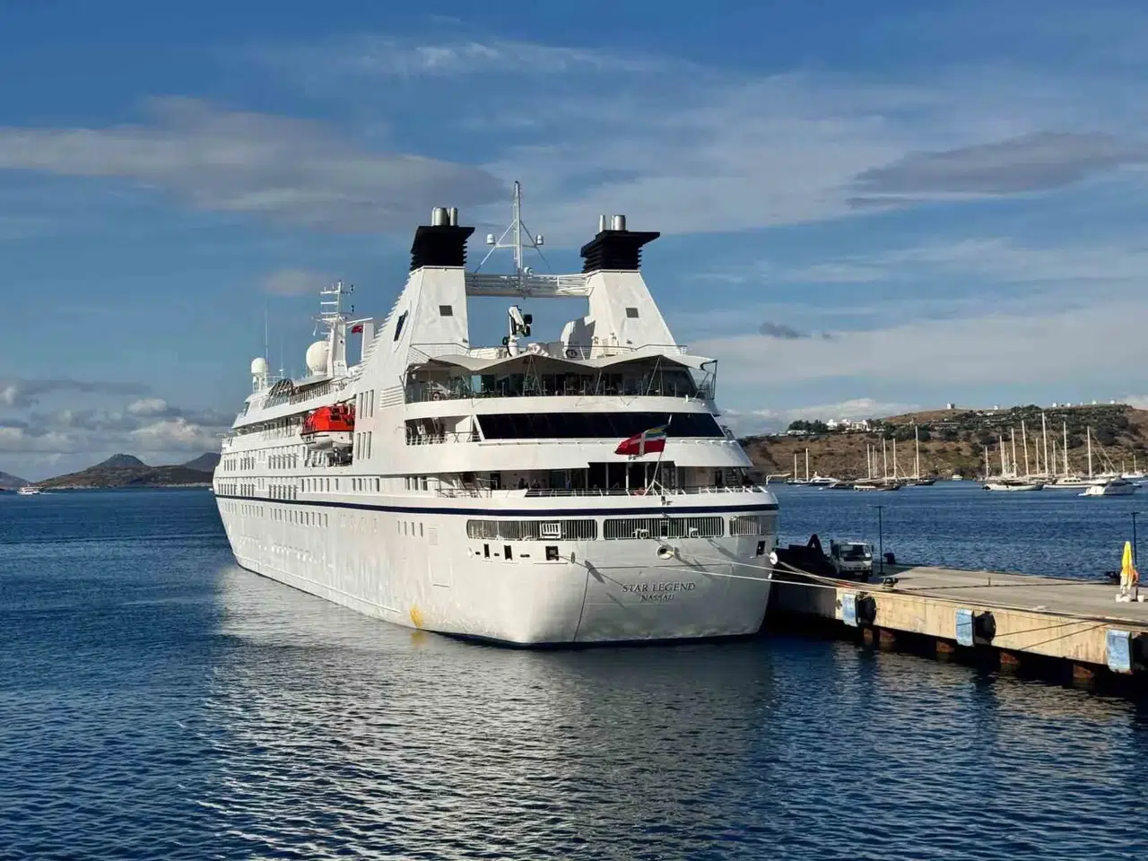 Ege'nin turizm rotasinda lüks durak: Star Legend Bodrum'a demir attı