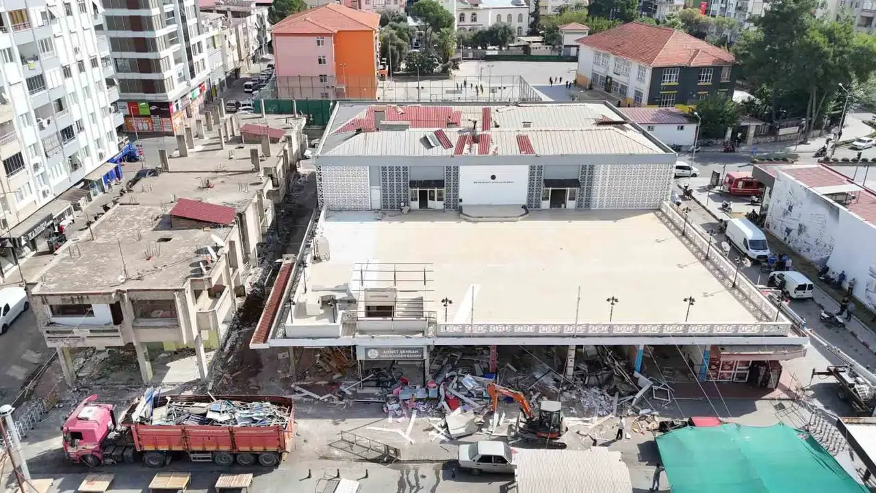 Nazilli'de dev yikim operasyonu: Pazar ve trafik planlamasi degisti