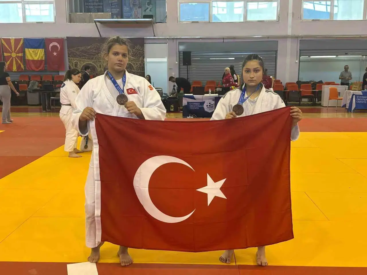 Salihlili judocular Balkanlar'da tarih yazdı: İki bronz madalya birden