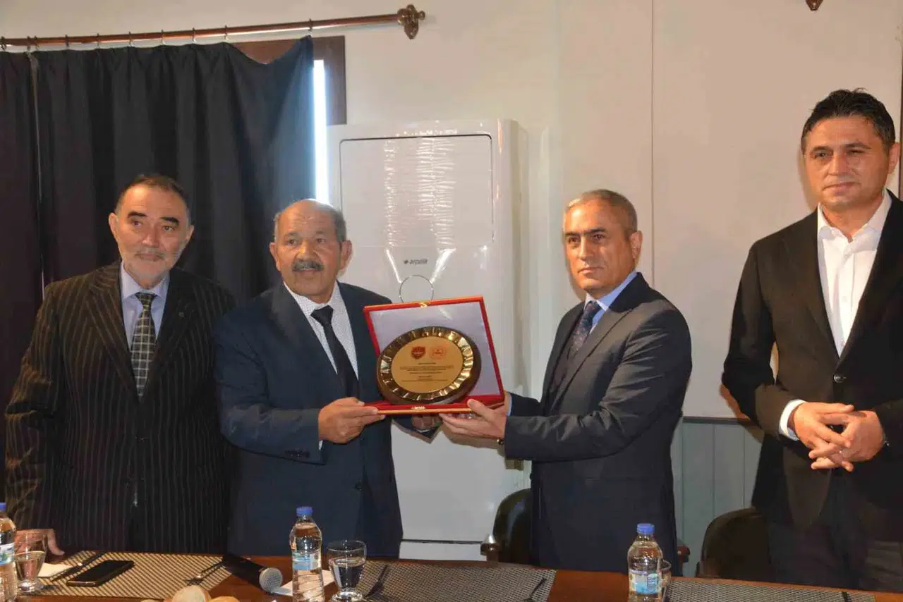 48 yıllık emeğinin karşılığını vatanına adadı: İmamdan duygulandıran bağış