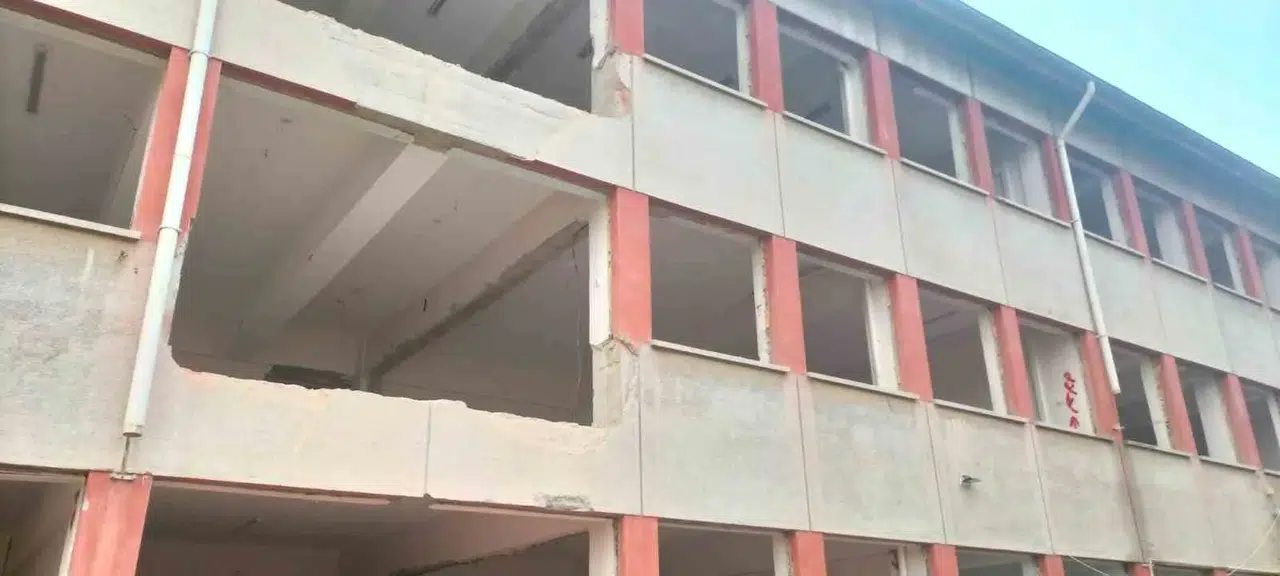 Çivril’de 44 yıllık eğitim yuvasında hummalı çalışma: Öğrenciler için daha güvenli yarınlar