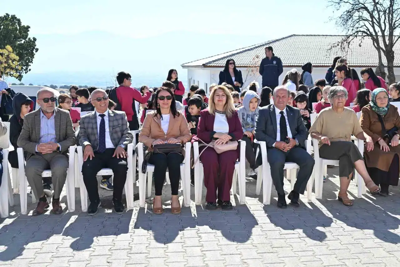 Manisa’da duygusal buluşma: Minikler ve yaş almışlar patili dostlarla kucaklaştı