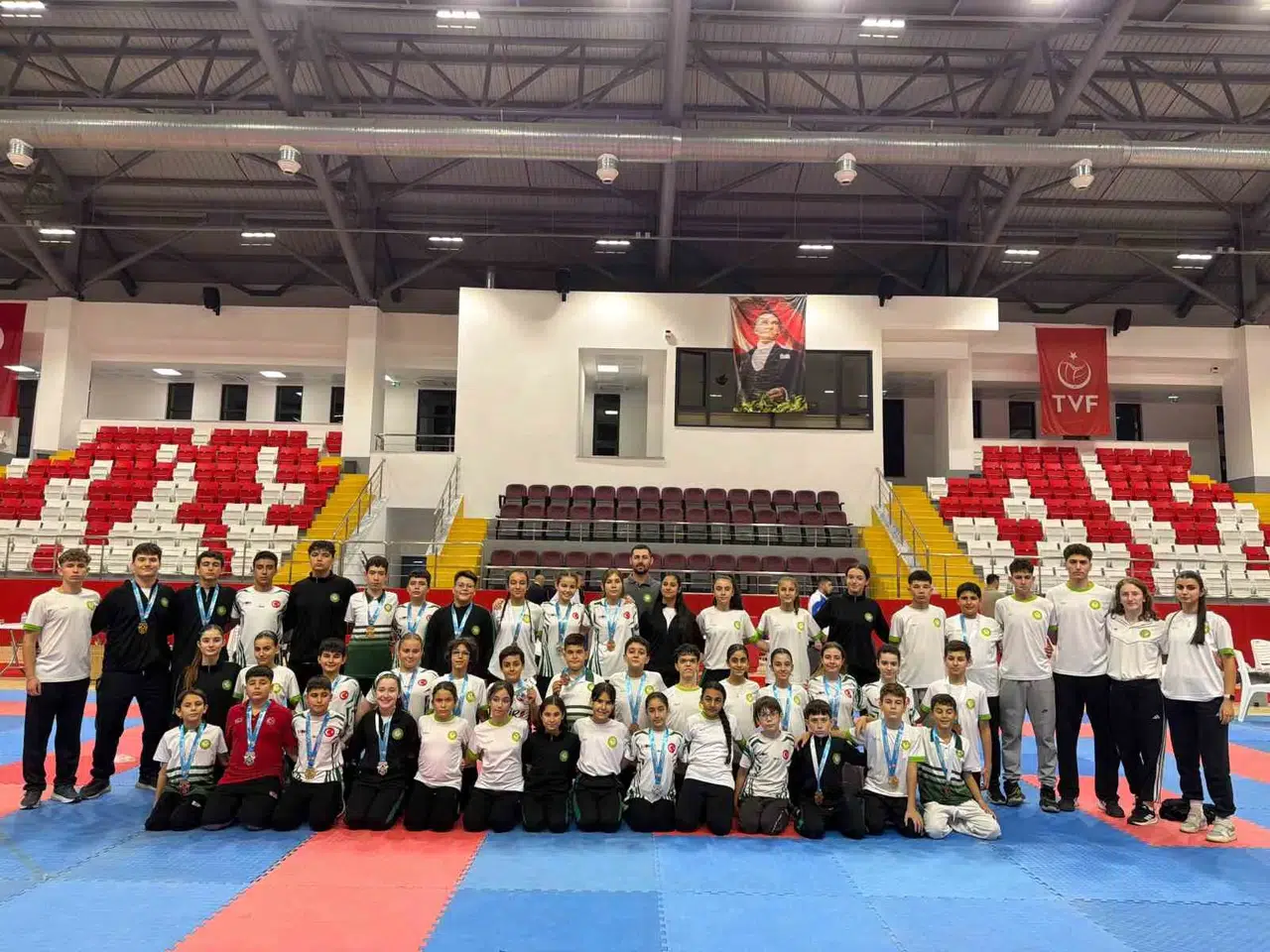 Karate minderinde Manisa fırtınası: 63 madalyayla gelen zafer