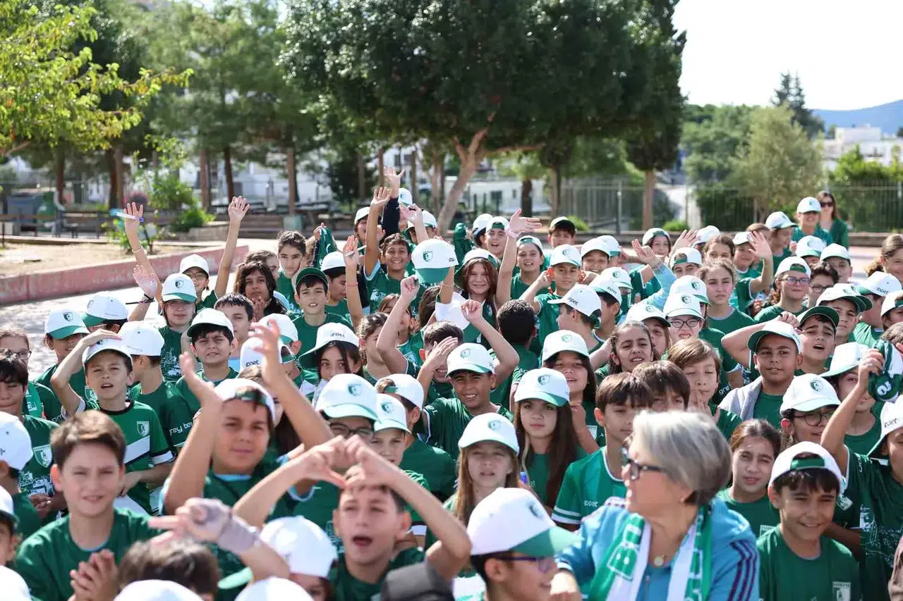 Bodrumspor’un yeni nesil taraftarları tribünlerden önce okul sıralarında yetişiyor