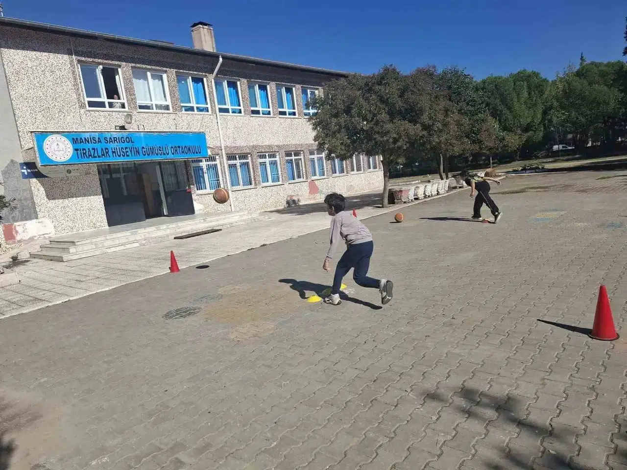 Dijital çağda nostaljik dokunuş: Okul bahçelerinde geleneksel oyun rüzgarı