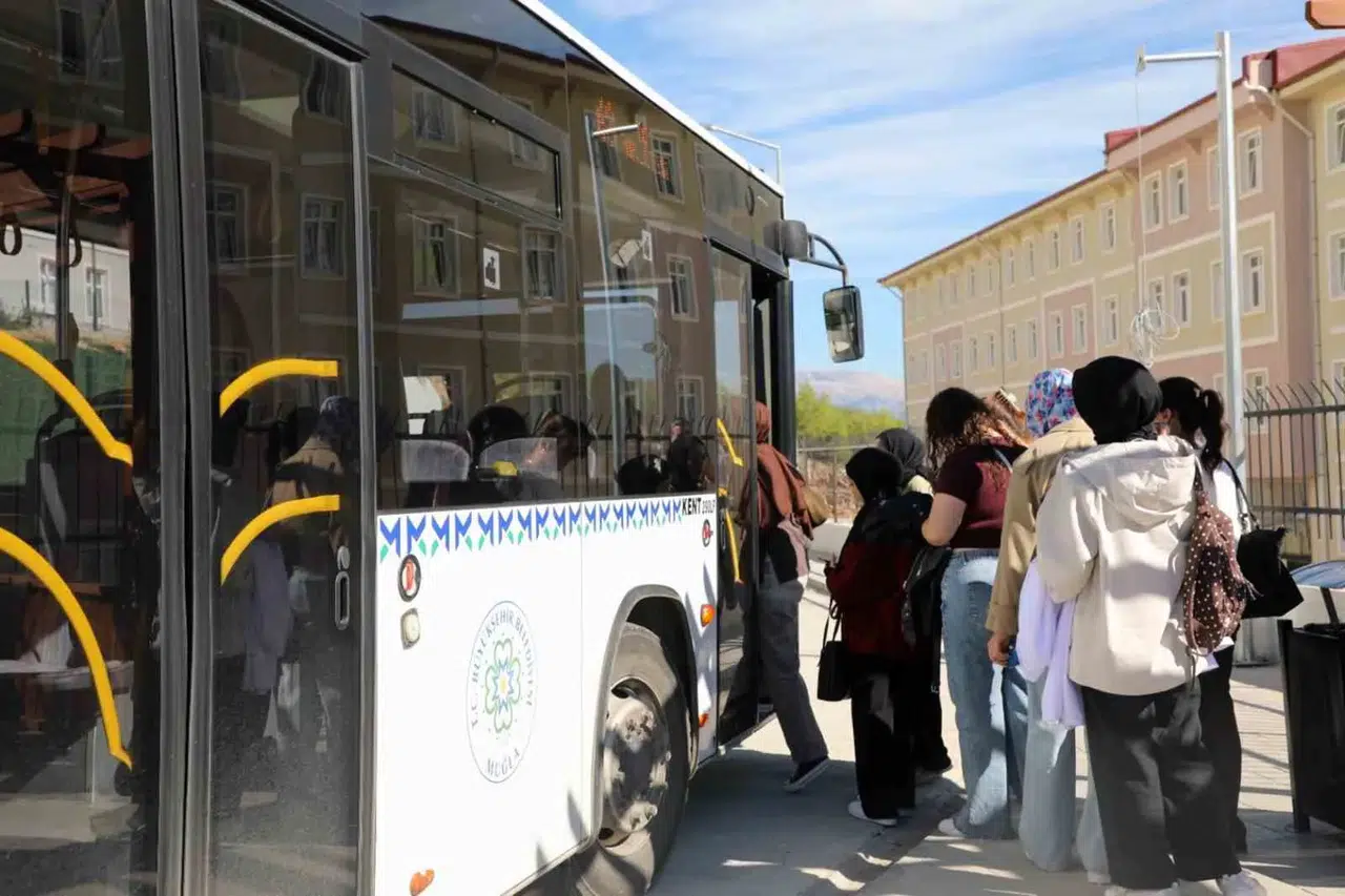 Kötekli’de yokuş çilesi bitti: Öğrencilerin ulaşımına belediye dokunuşu