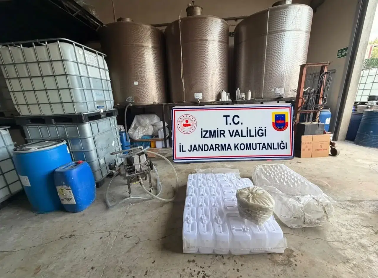 Bornova’da kaçak alkol baskını: 21 bin litrelik dev sevkiyat engellendi