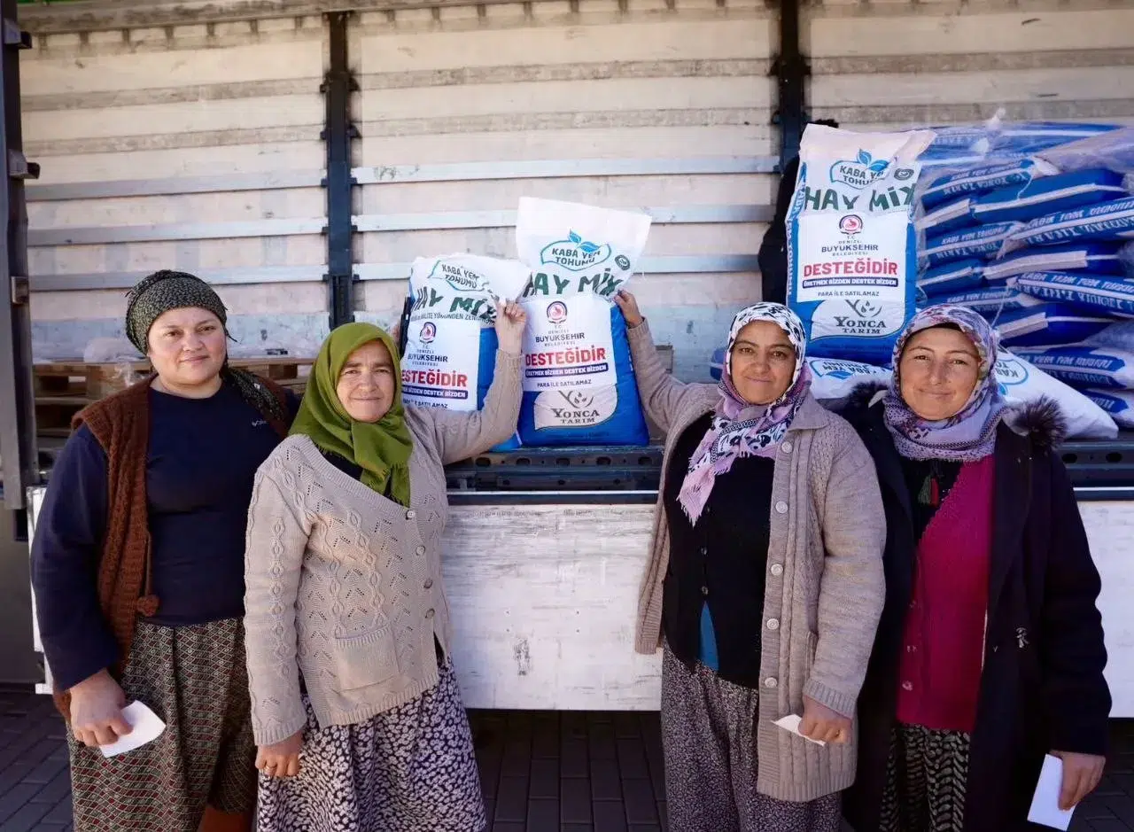 Denizli'de çiftçinin yüzü gülüyor: 170 tonluk dev destek sahaya indi
